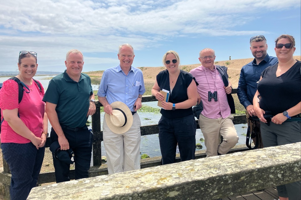 Imagem relacionada à notícia: Presidente da Agência de Ambiente Alan Lovell visita a costa de Hampshire