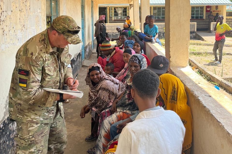 Imagem relacionada à notícia: Exército Britânico e Forças de Defesa do Quênia oferecem tratamento médico gratuito para residentes nos condados de Isiolo e Laikipia