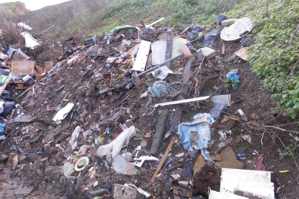Imagem relacionada à notícia: O proprietário de terras Essex multou por permitir o local de resíduos ilegais em sua terra