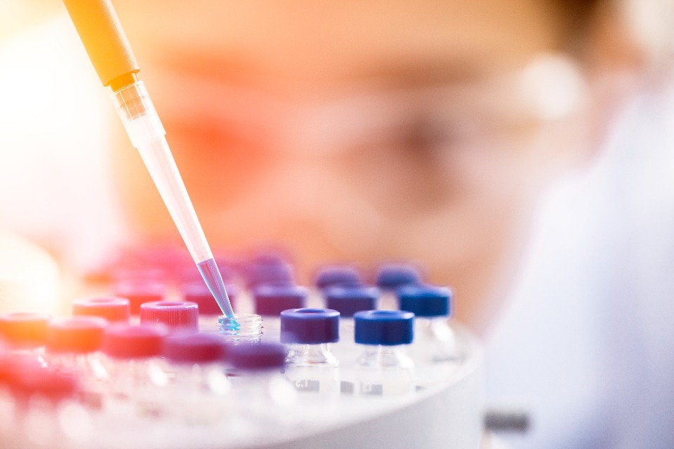 Imagem relacionada à notícia: MHRA encontra evidências que não suportam uma ligação entre os agonistas dos receptores do Glucagon-Like Peptide-1 (GLP-1) e os pensamentos e ações
