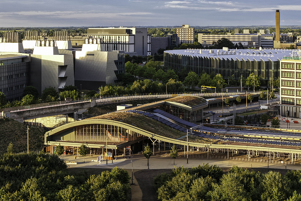 A estação Cambridge South abre