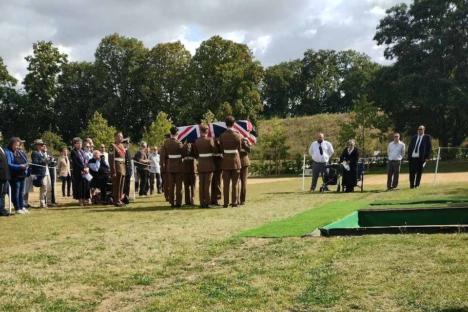 Imagem relacionada à notícia: Oito soldados britânicos da Grande Guerra descansaram na França