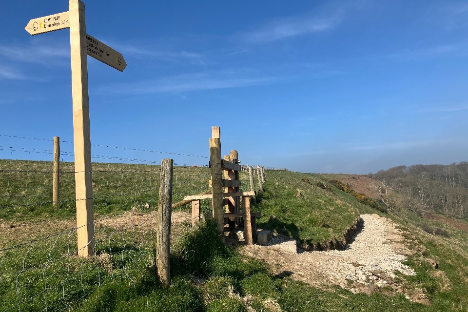 Imagem relacionada à notícia: Caminho do Dorset melhorado da baía Kimmeridge para o ponto South Haven