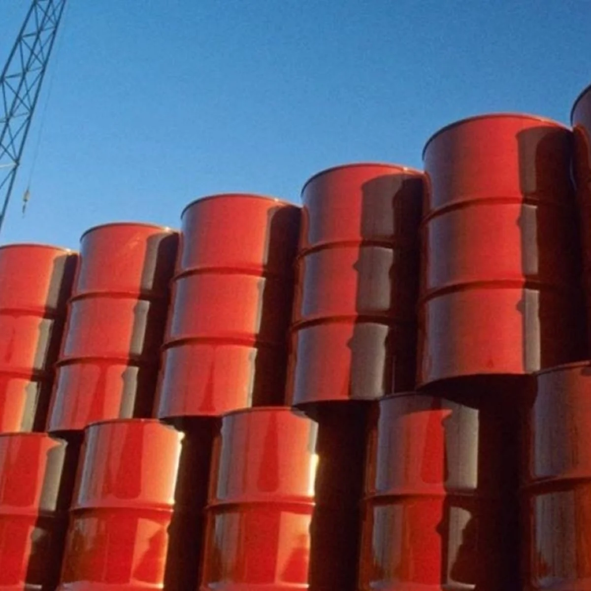 Petróleo volta a passar de US$ 100 com elevação de tensão no Oriente Médio