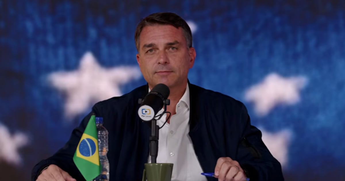 Em live, Flávio diz que vai usar dinheiro da Faria Lima para comprar dívidas de brasileiros