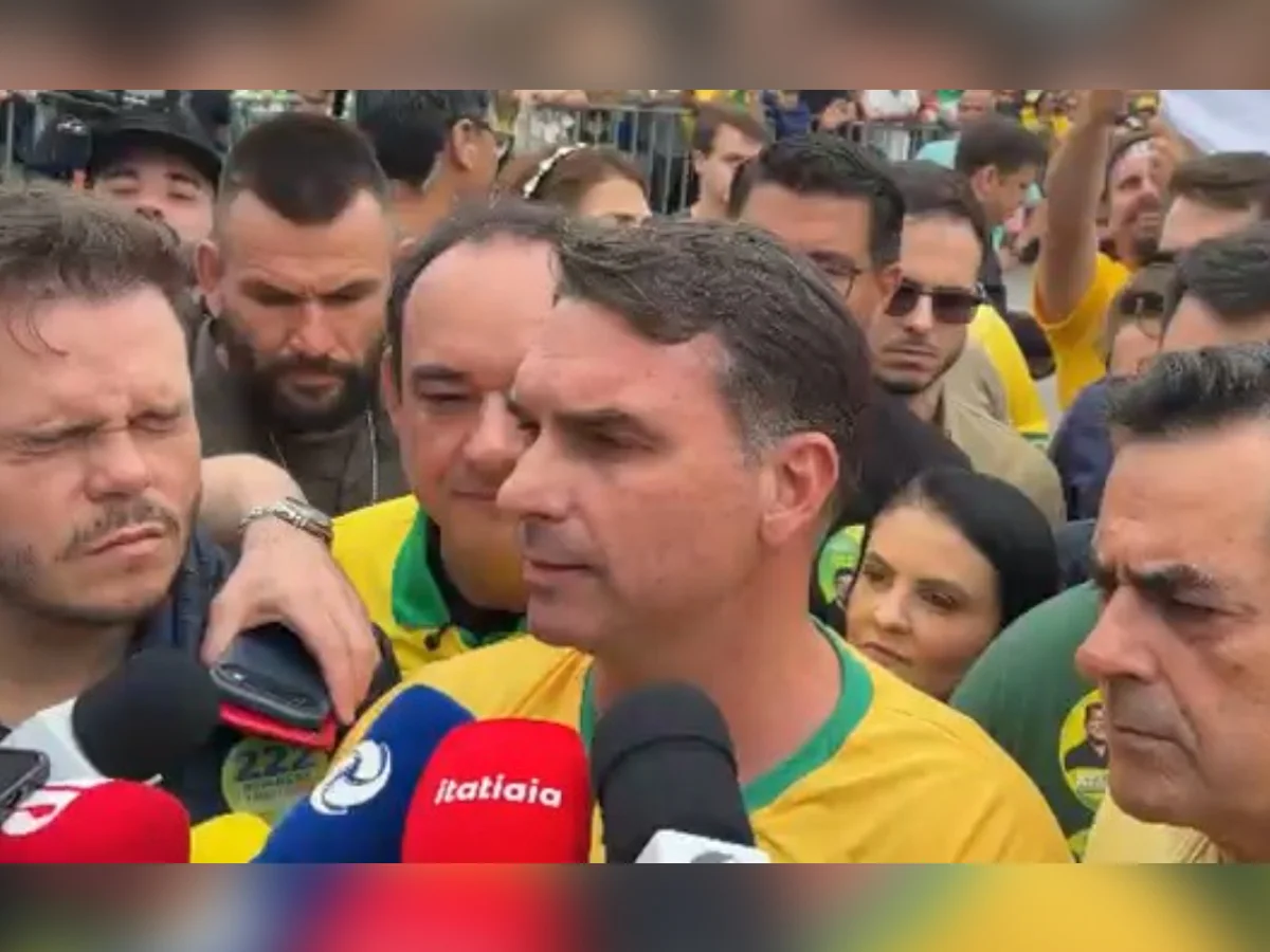Flávio Bolsonaro pede que Fachin suspenda decisão de Dino e convoque sessão