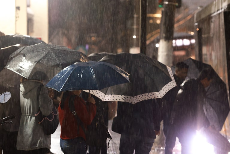 SP amanhece com chuva e pode ter temporais nesta quarta-feira; veja a previsão
