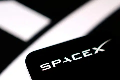 Trump comprou e vendeu ações da SpaceX de Musk em julho, conforme mostra uma divulgação financeira.