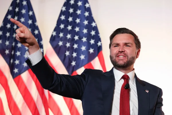 Vance nega suborno após Trump prometer R$ 25 mil a eleitores dos EUA