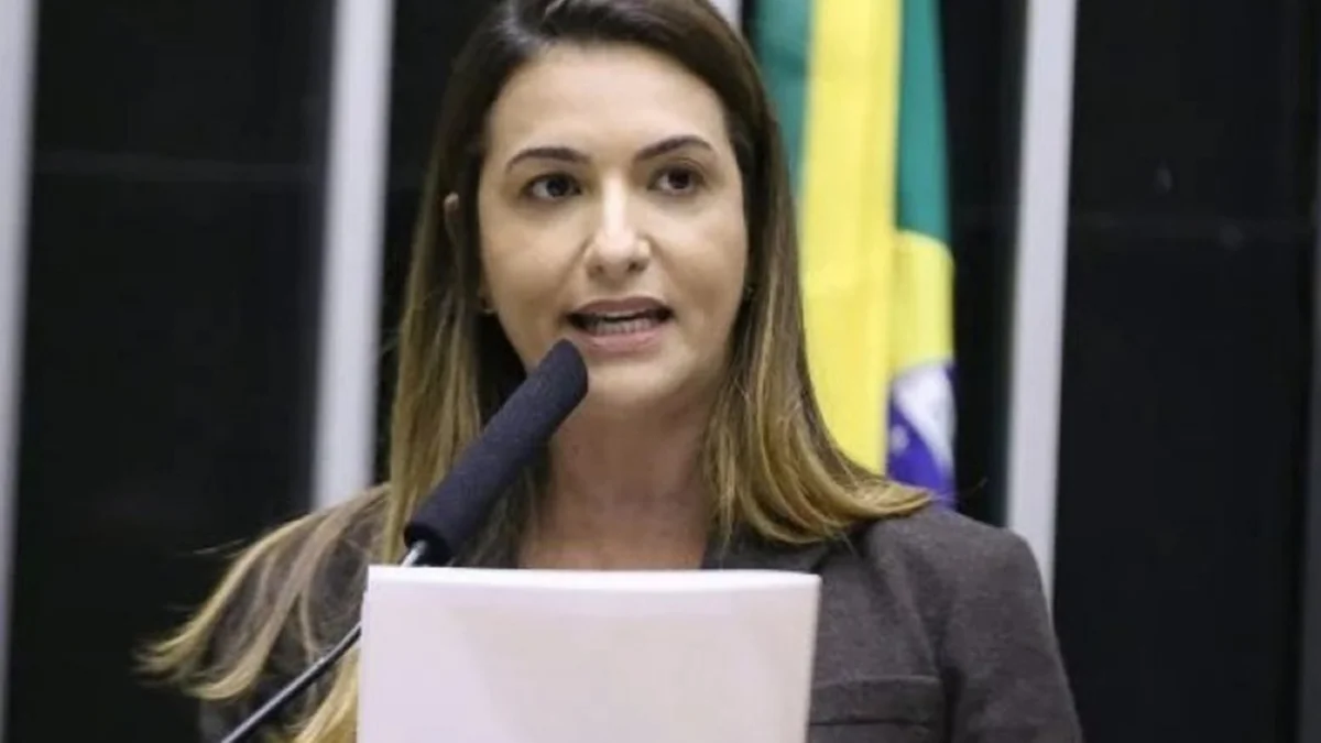 Deputada Roberta Roma é internada na UTI após sofrer infarto em campanha
