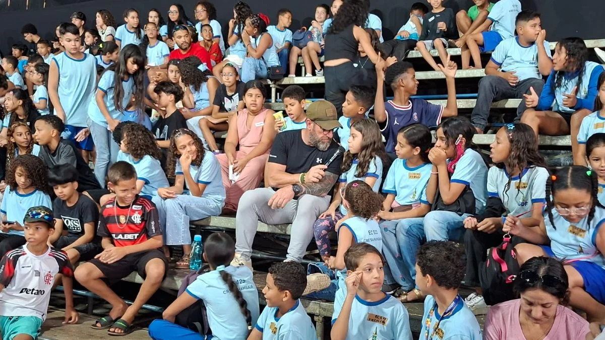BSB Fight 7: alunos da rede pública assistem a palestra e falam com atletas