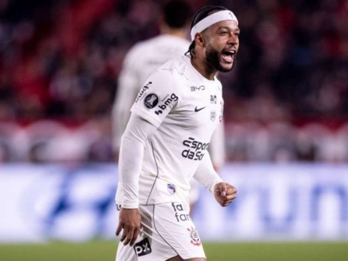 Estudiantes pede suspensão de Memphis Depay por gesto obsceno