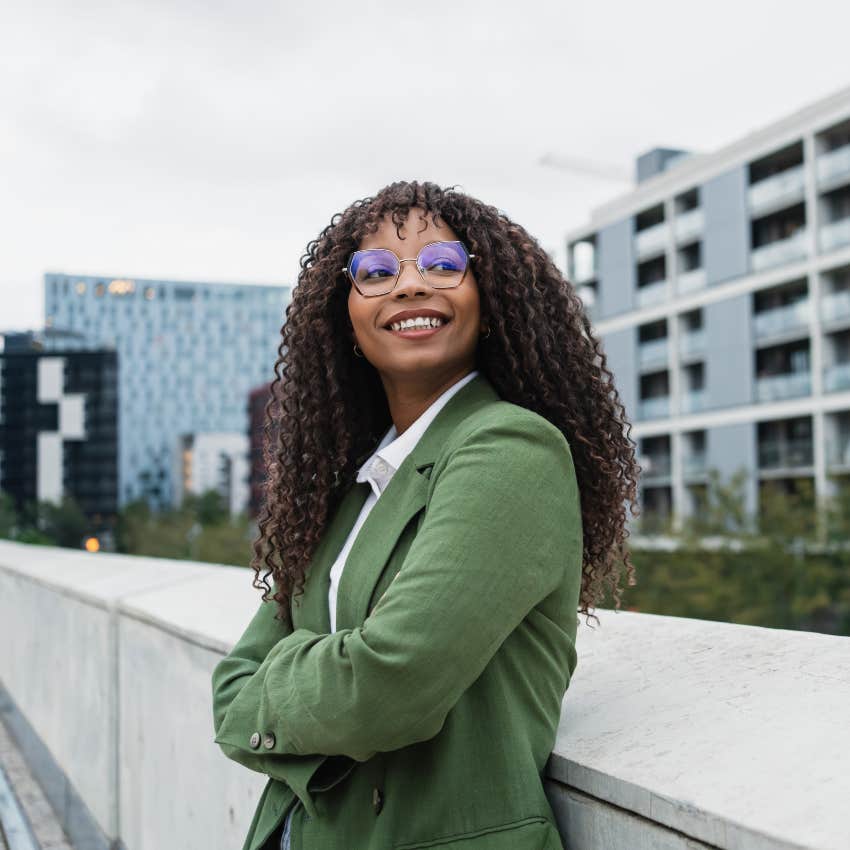 Mulheres de alto QI e hiperindependentes geralmente aprendem 8 lições da vida quando eram mais jovens