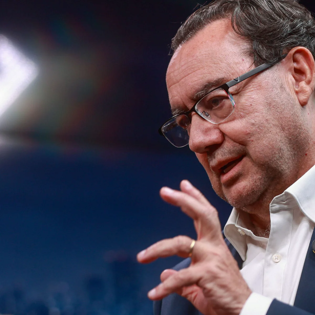 Em campanha por SP, Augusto Cury atende eleitores em frente ao Masp