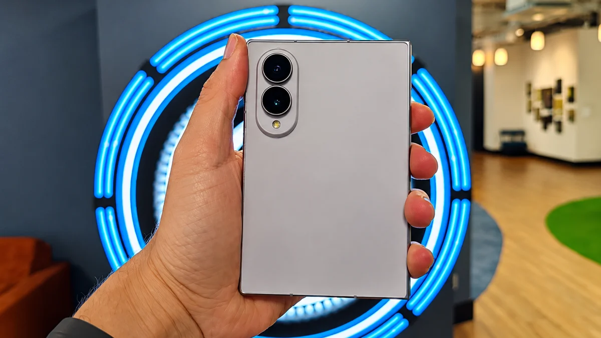 Imagem da matéria: Dobrável da Motorola tem design vazado e é mais compacto que o Galaxy Z Fold 8