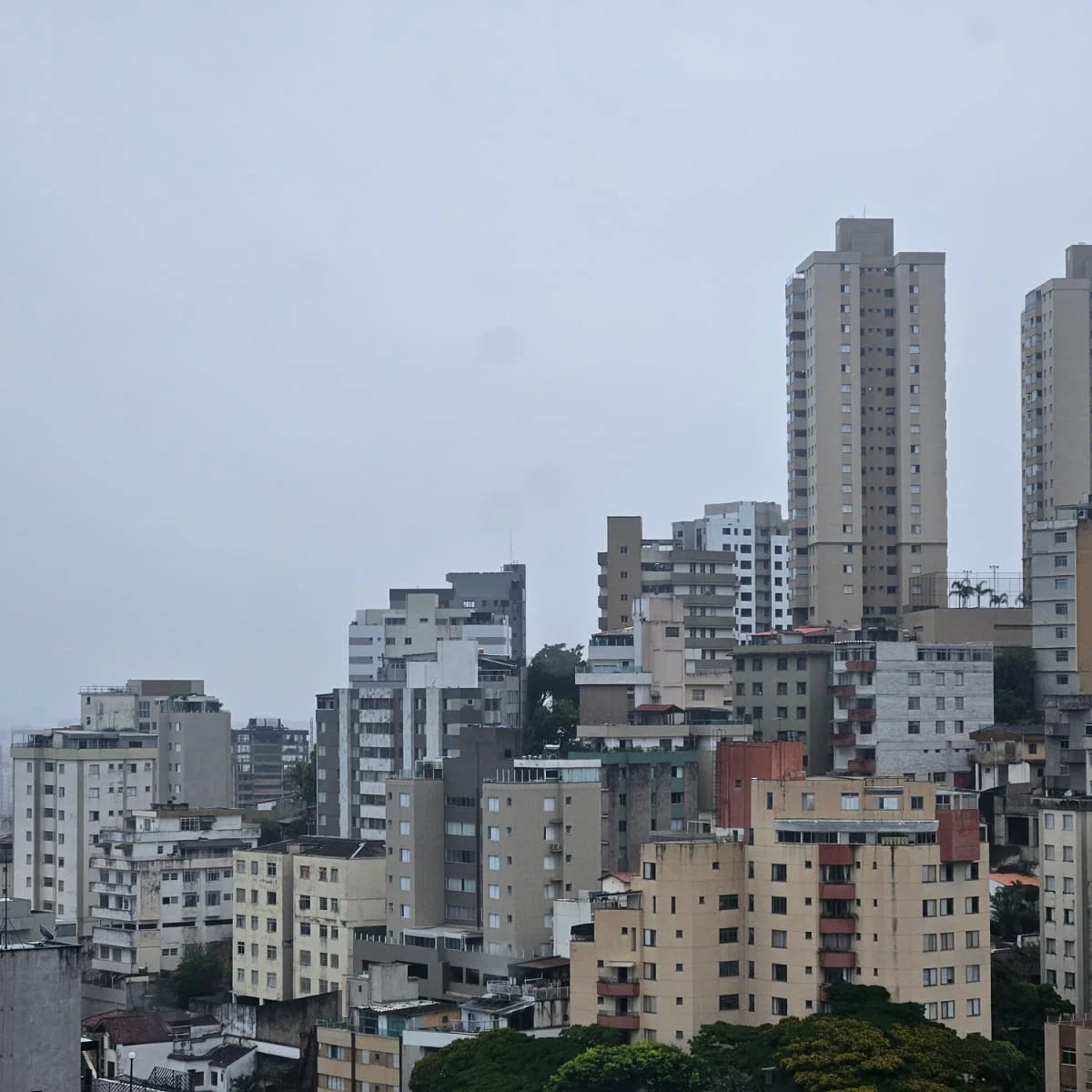 BH amanhece com sensação de 3,4°C e pode ter tempestade com granizo