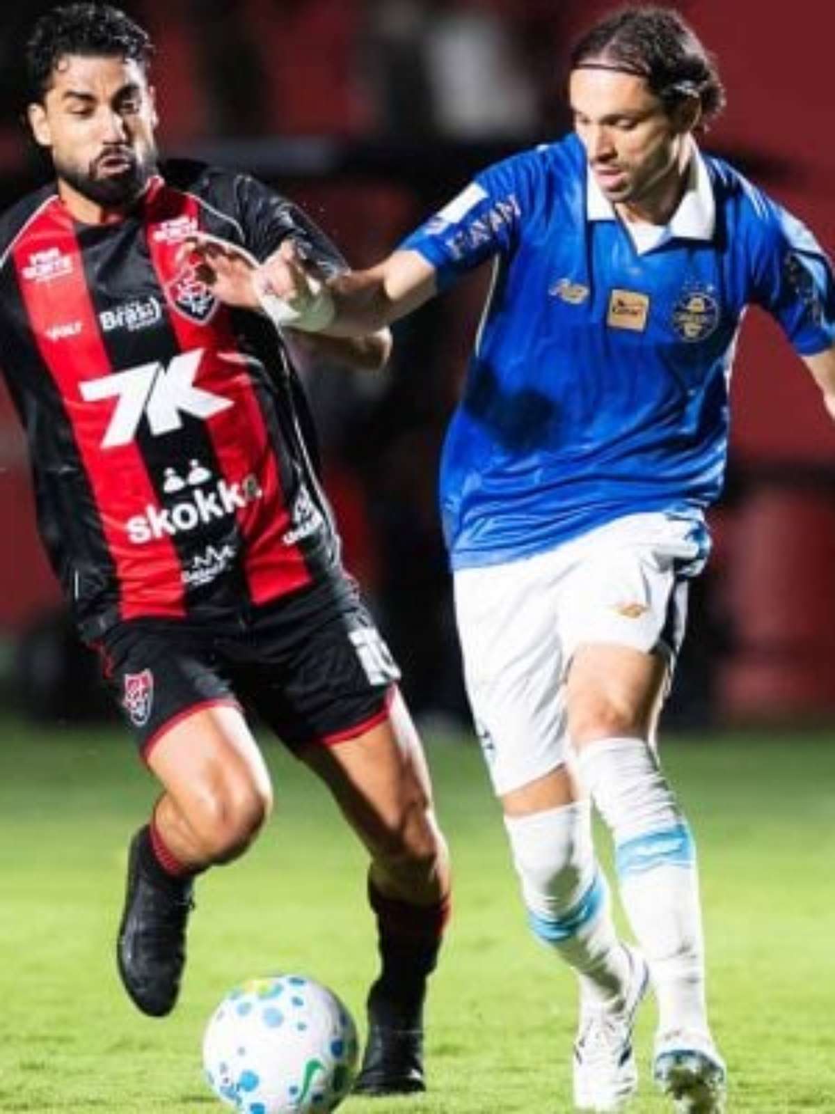 Grêmio é derrotado pelo Vitória e segue sem vencer fora no Brasileirão