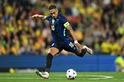 De pênalti, Raphinha empatou o jogo contra a Austrália para o Brasil