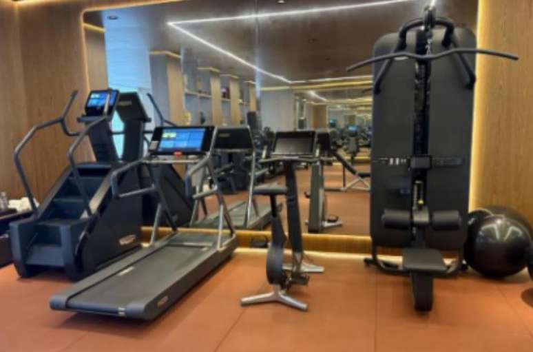 Mansões de Vorcaro tinham adega subterrânea, cinema, cofres e obras de arte, diz PF; veja fotos