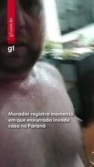 Morador registra momento em que enxurrada invade casa no Paraná