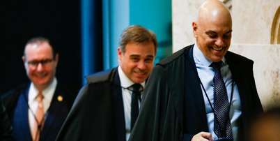 Os ministros Cristiano Zanin (ao fundo), André Mendonça e Alexandre de Moraes em sessão no STF Foto: Wilton Junior/Estadão / Estadão