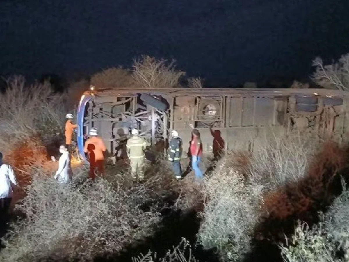 Acidente com ônibus deixa ao menos 7 mortos na Bahia