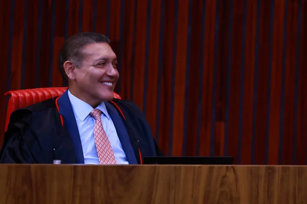 Ofensiva de Mendonça pode antecipar presidência de Nunes Marques no STF
