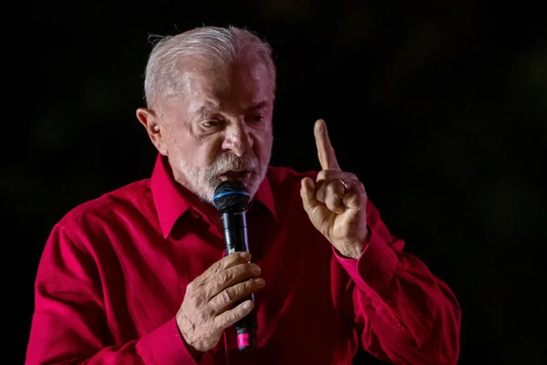 Real Time: para 45%, o trabalho de Lula é ruim/péssimo. 32% acham ótimo/bom