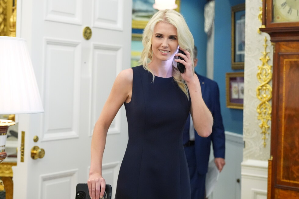 Trump deu presentes de férias no valor de US$ 45.000 a Natalie Harp e a dois outros auxiliares da Casa Branca