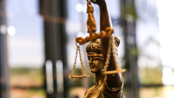 MG: auxiliar chamado de "gordinho" por chefe aciona Justiça e é indenizado