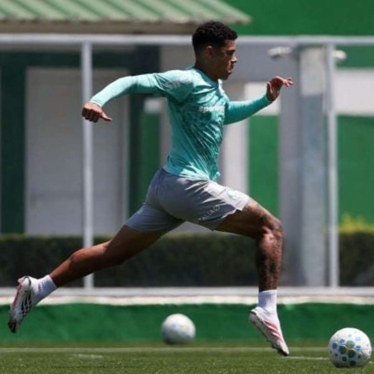 Com 11 ausências, Abel recorre à base durante treinos na Data Fifa
