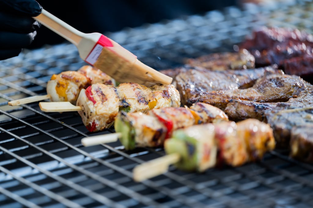 Aproveite costeletas de churrasco suculentas com o seu braai do Dia da Herança