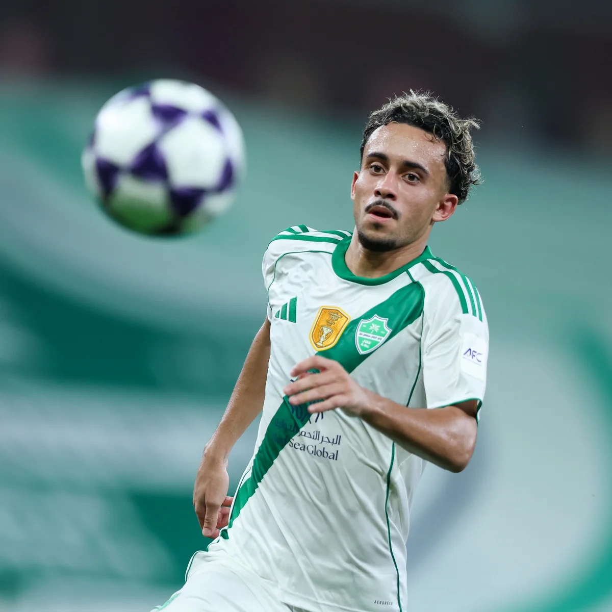Ex-Flamengo apaga fotos no Al-Ahli e reforça desejo por volta ao Brasil