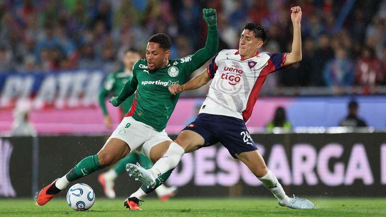 Vitor Roque recupera confiança em momento decisivo do Palmeiras