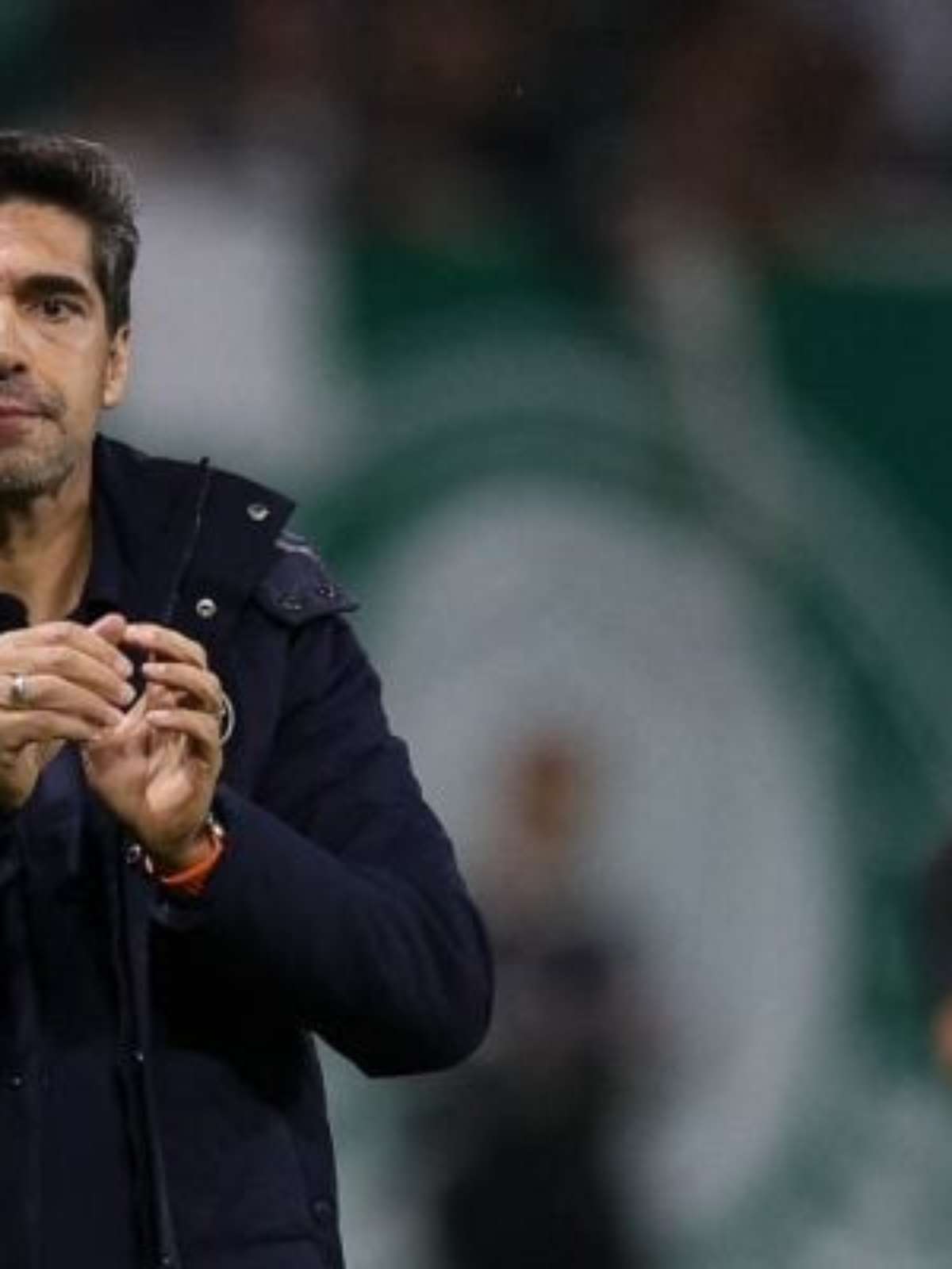 Família ajuda Abel a refletir após polêmica com torcida do Palmeiras