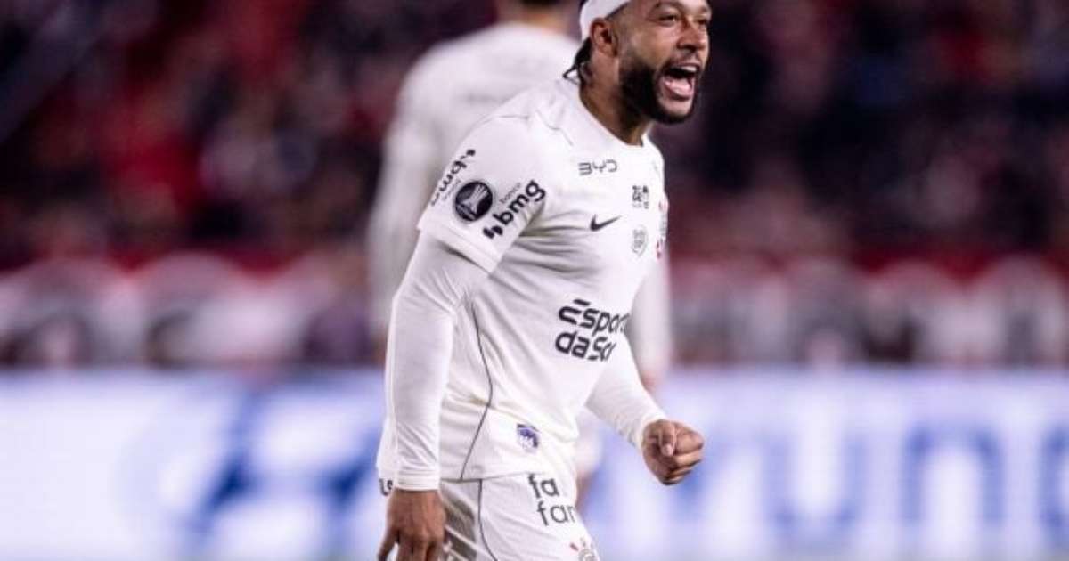 Estudiantes pede suspensão de Memphis Depay por gesto obsceno