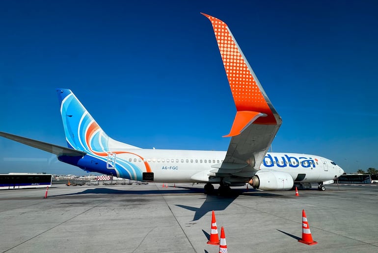 Piloto é esfaqueado na cabine, avião mergulha no ar e voo pousa em emergência