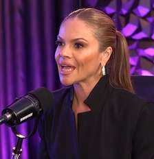 "Me trataram como se fosse invisível", afirma Carol Minhoto sobre os meses finais na TV Gazeta Foto: Reprodução/YouTube/@PodChegarcomSilviaVinhas