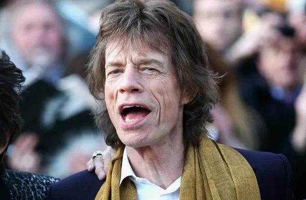 Mick Jagger revela intensa rotina de treinos para manter fôlego aos 83 anos