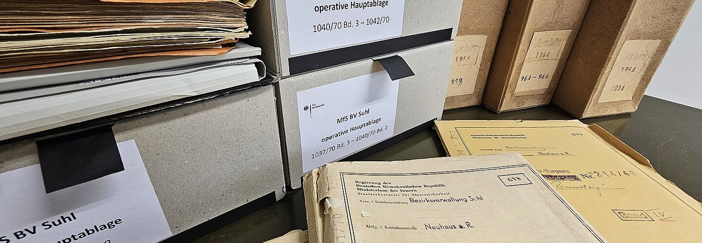 Präsentation von beispielhaften Stasi-Unterlagen der Bezirksverwaltung für Staatssicherheit Suhl, hier der Operativ-Vorgang 'Rennsteig'