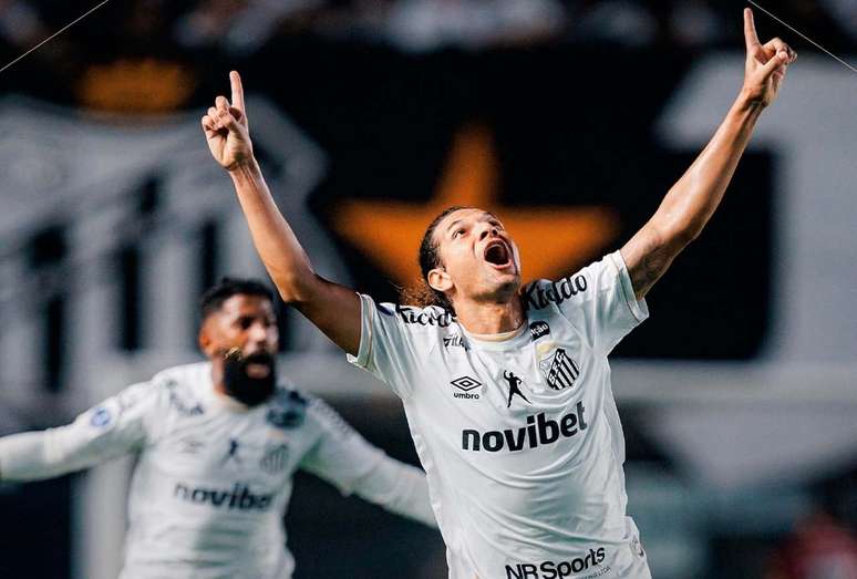 Santos vence Atlético e abre vantagem nas quartas da Sul-Americana