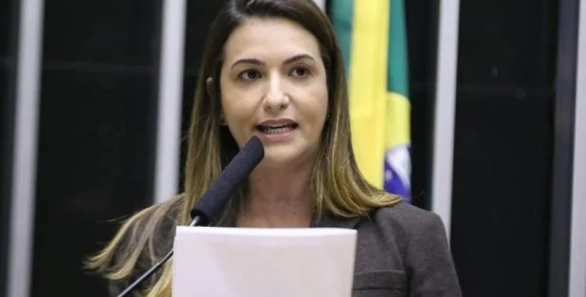 Deputada Roberta Roma é internada na UTI após sofrer infarto em campanha