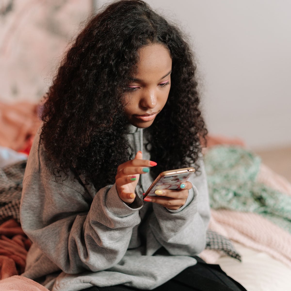 Os especialistas em psicologia concordam: quem procrastina usando o celular tenta acalmar suas emoções desconfortáveis.