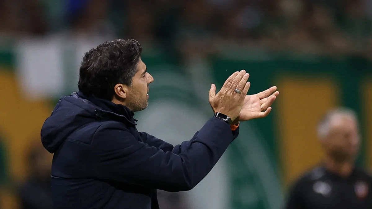 Abel admite erro e pede desculpas à torcida após Palmeiras vencer a LDU