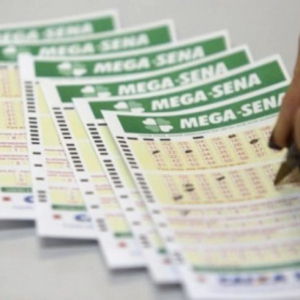 Mega-Sena: duas apostas do DF acertam a quina e levam R$ 24 mil