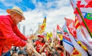 Lula ganha fôlego em pesquisas e deve evitar debate às vésperas do 1º turno