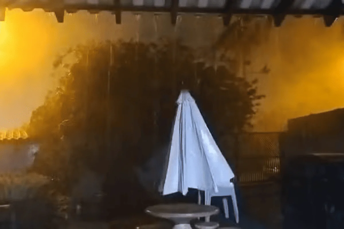 Chuva em Ipiguá (SP) deixa cidade sem energia.
