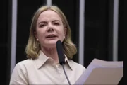 Gleisi: decisão de Dino sobre Nossa Senhora garante liberdade de opinião