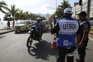 Como funciona o “drogômetro” que poderá chegar às blitze da Lei Seca e detectar drogas na saliva