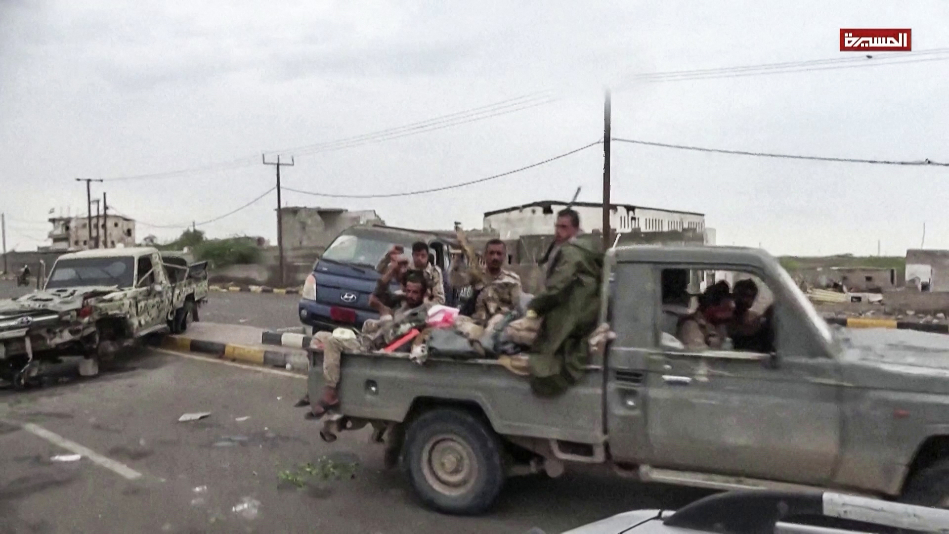 A ONU denuncia a apreensão de complexo humanitário pelos Houthis, enquanto mais 18.000 famílias fogem dos combates no Iêmen